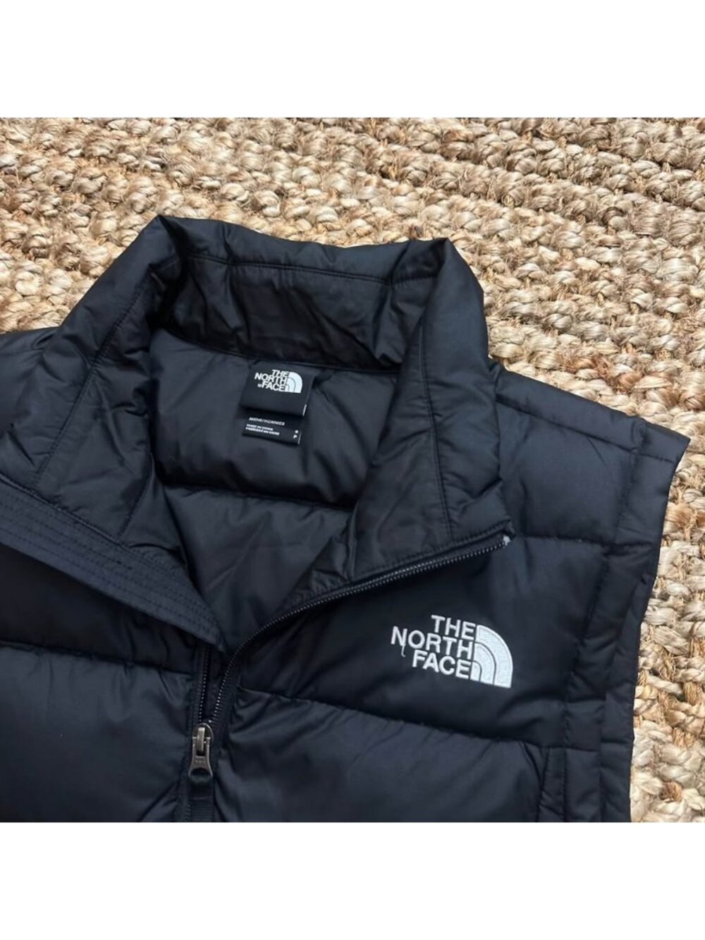 The North Face Puffer Vest Mens Small Black 550 Fill Goose Down Zip Jacket